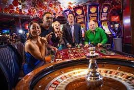 Studio Microgaming di wowhoki dengan kamera multi-sudut dan dealer profesional siap melayani